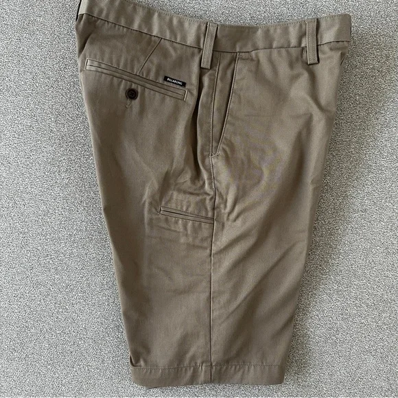 Billabong Carter Shorts, Men size 32 Tan Flat Front Casual Skater Surfer Style - Picture 7 of 8